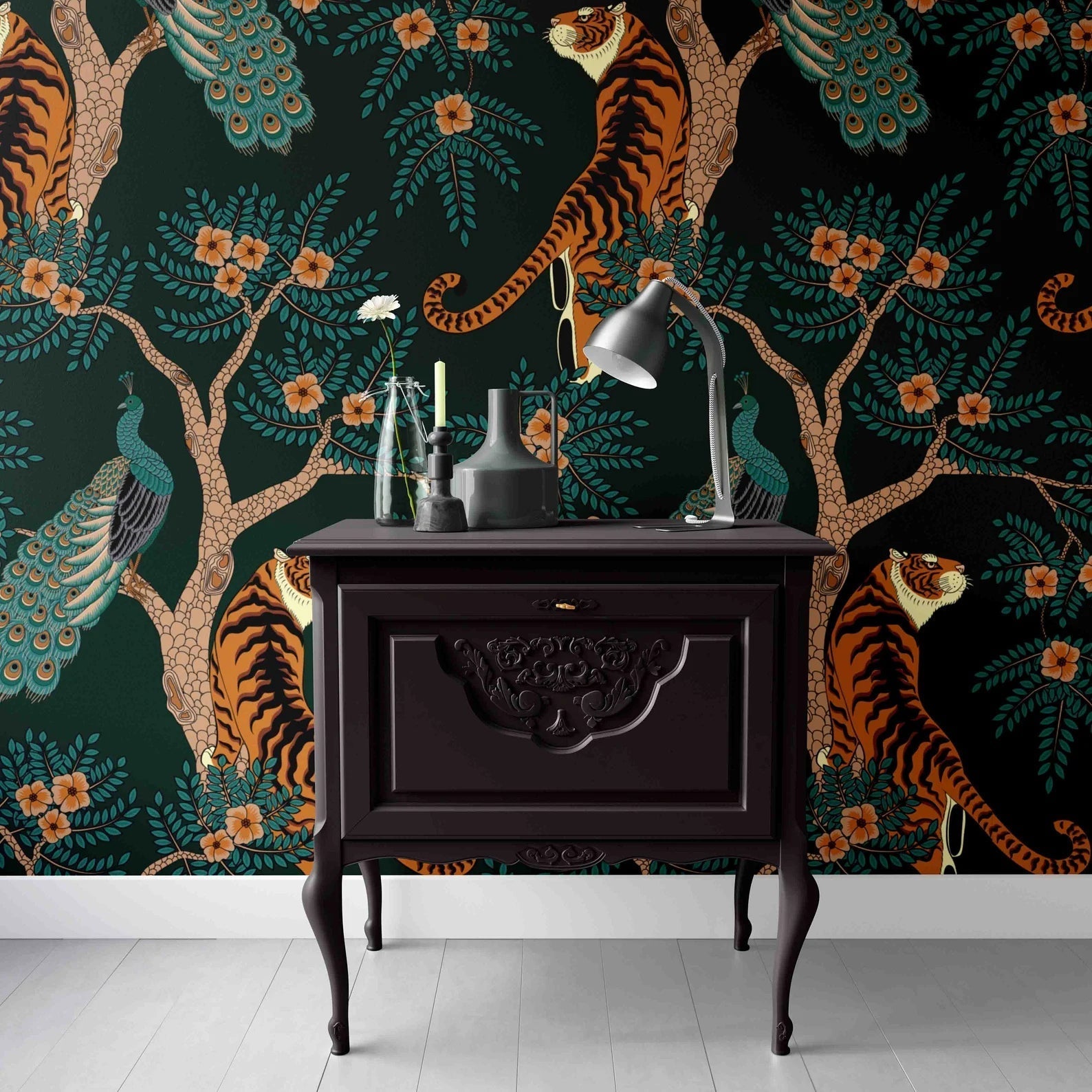 Papier peint tigre et paon dans les bois