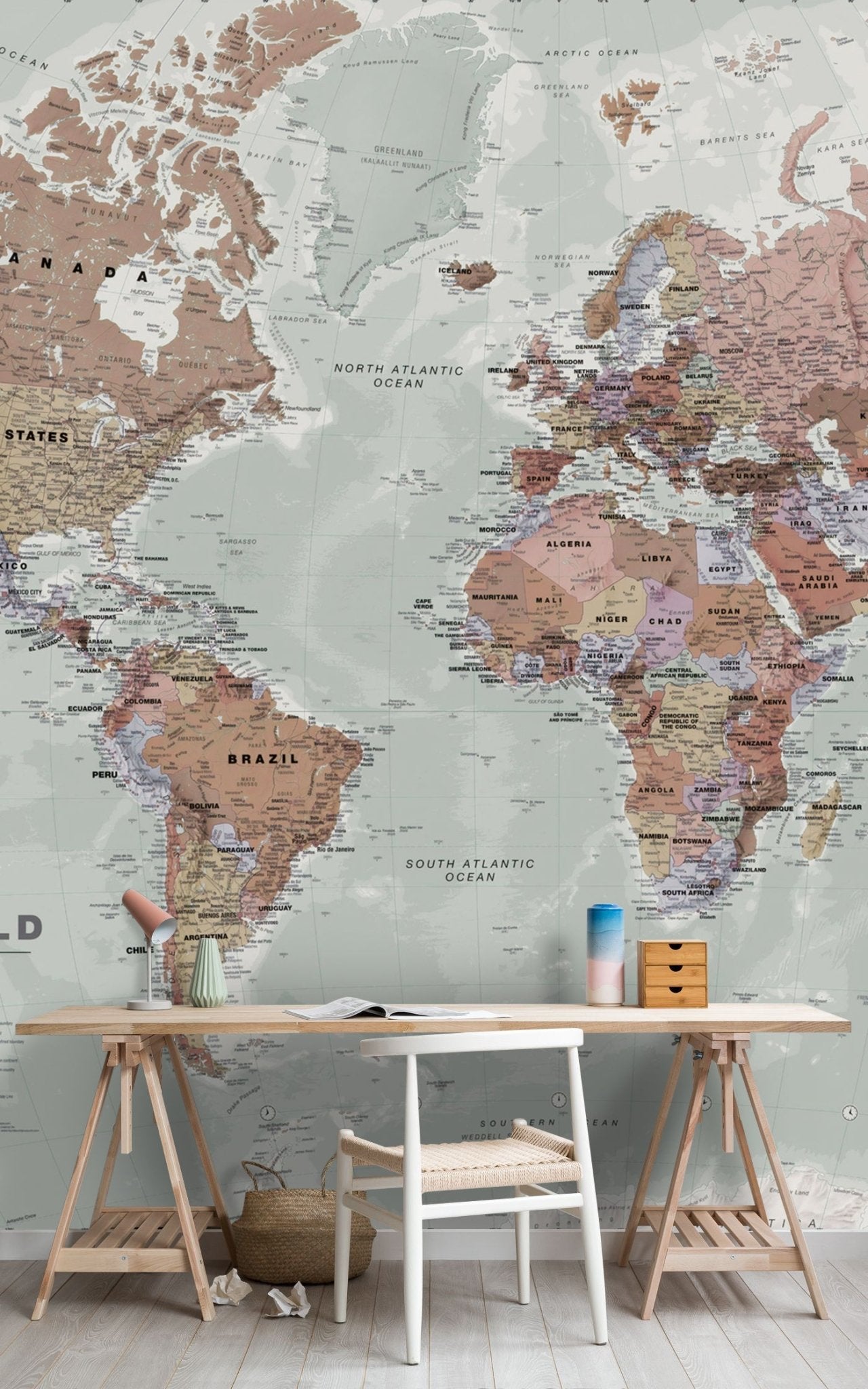 Papier peint panoramique carte du monde rose - Kam & Leon