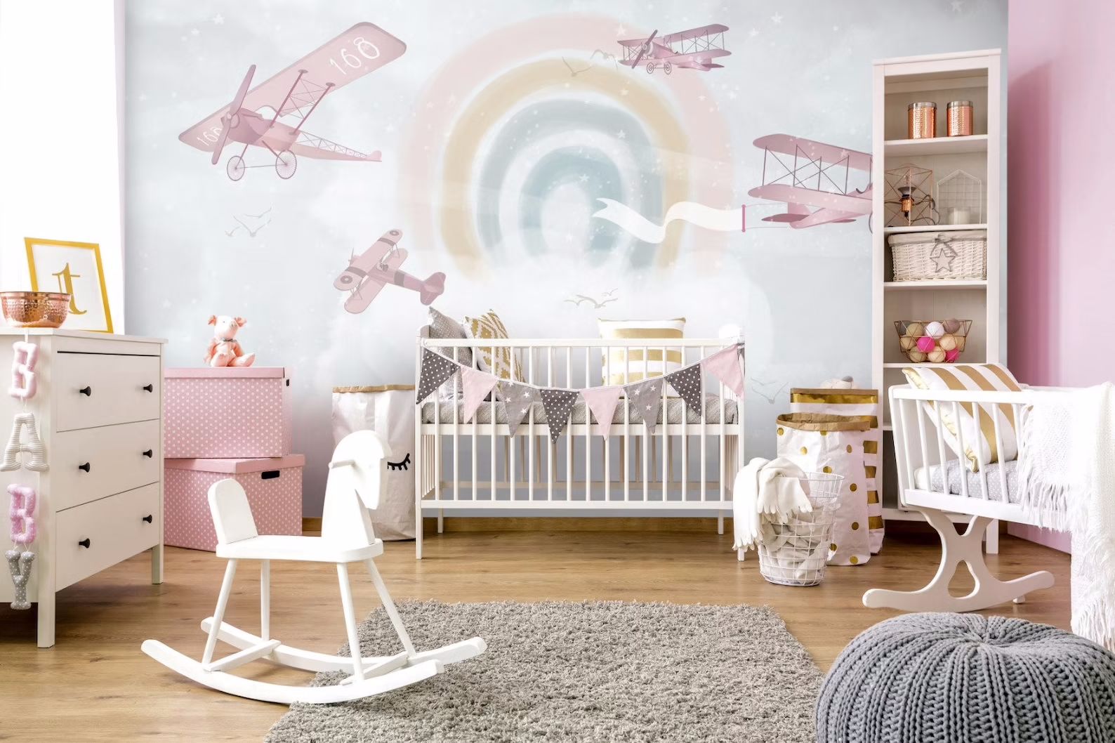 Papier peint panoramique enfant avions et arc-en-ciel rose - Kam & Leon